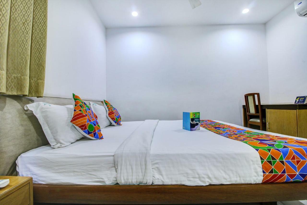 Fabhotel Syberitic Suites Gachibowli - Fully Vaccinated Staff Kondapur  ภายนอก รูปภาพ
