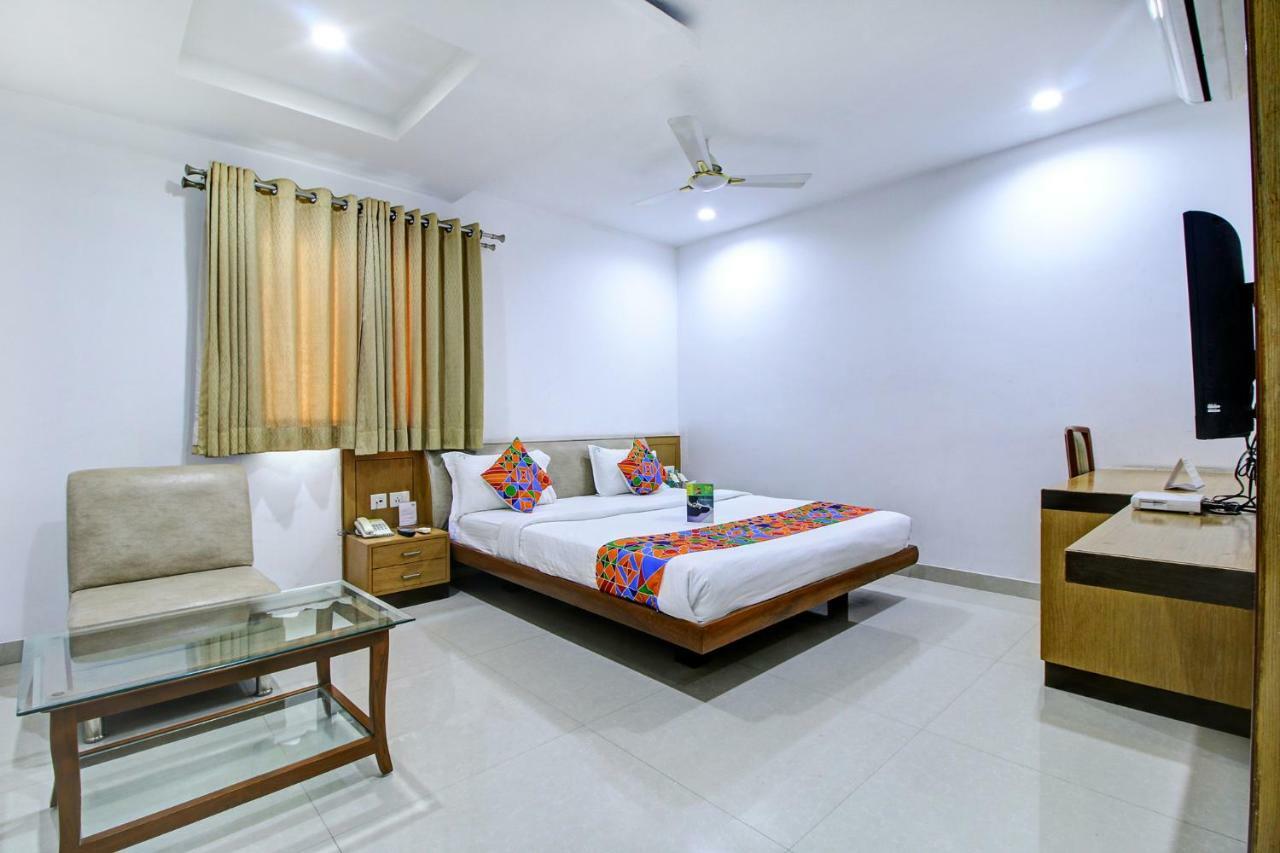 Fabhotel Syberitic Suites Gachibowli - Fully Vaccinated Staff Kondapur  ภายนอก รูปภาพ