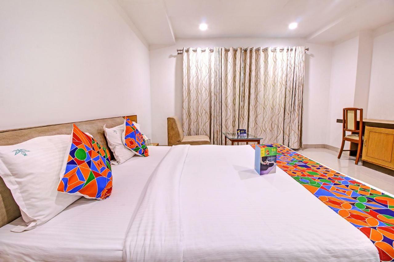 Fabhotel Syberitic Suites Gachibowli - Fully Vaccinated Staff Kondapur  ภายนอก รูปภาพ